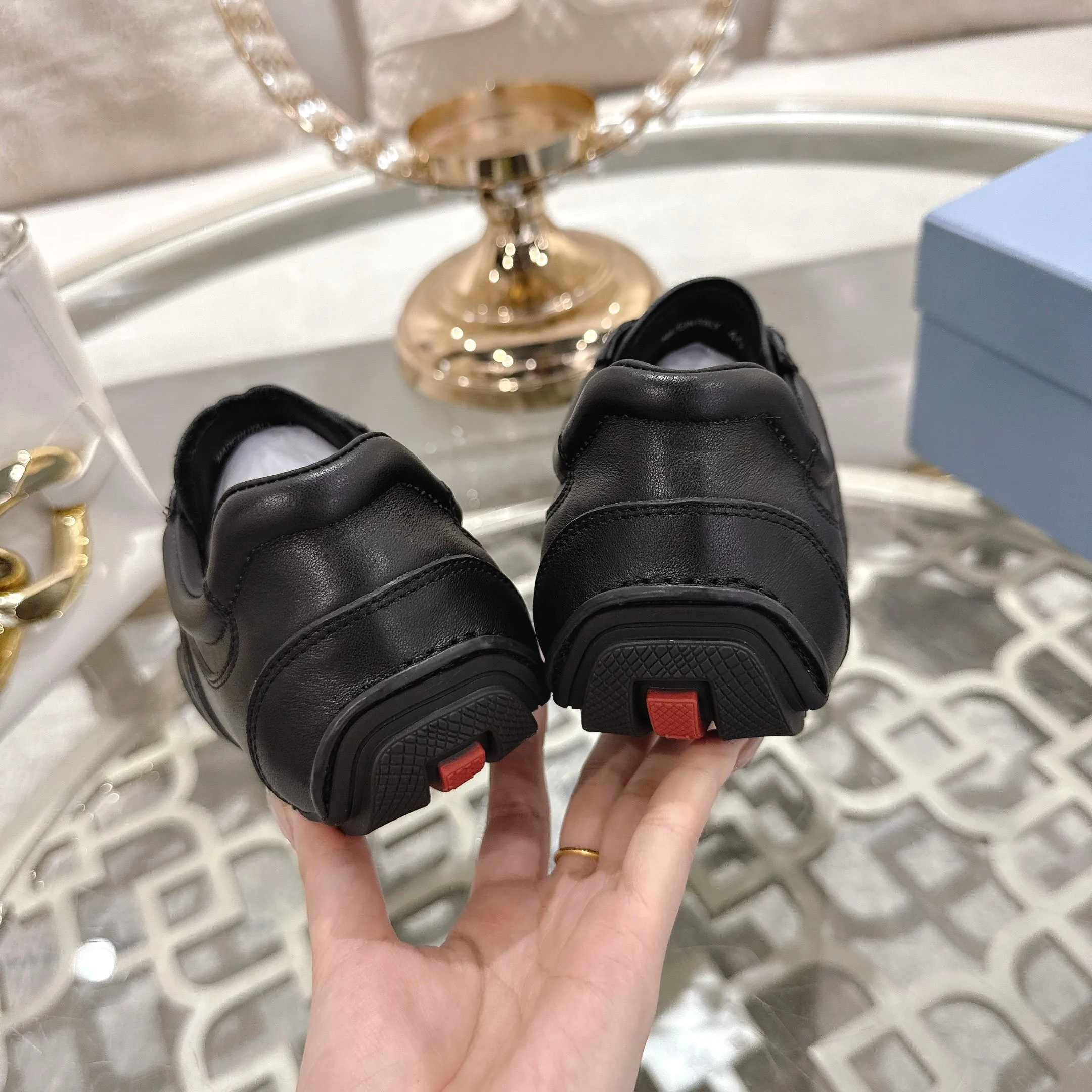 P600. PRADA for couples, casual shoes for couples, originally developed 1:1, made of imported cowhide, silk sheepskin lining, rubber outsole, comfortable and soft on the feet, size for women: 35 to 41. Male 38 to 45,